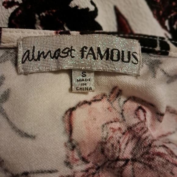 Almost famous floral dress size small - Picture 7 of 7